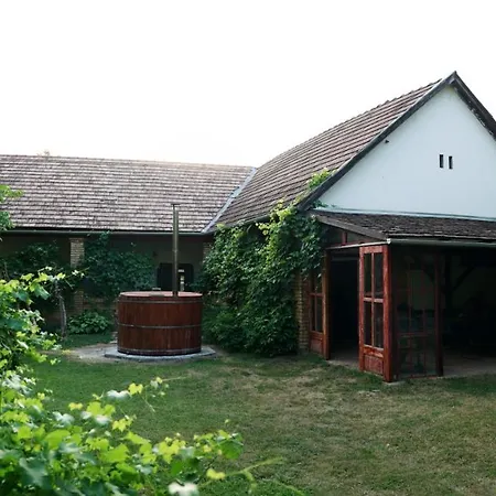 Almasliget Vendeghaz