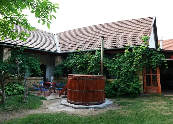 Almasliget Vendeghaz Ferienhaus *